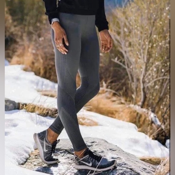 ZYIA Pants - Zyia Gray Grid Performance High Rise 7/8 Leggings Seamless X-Large